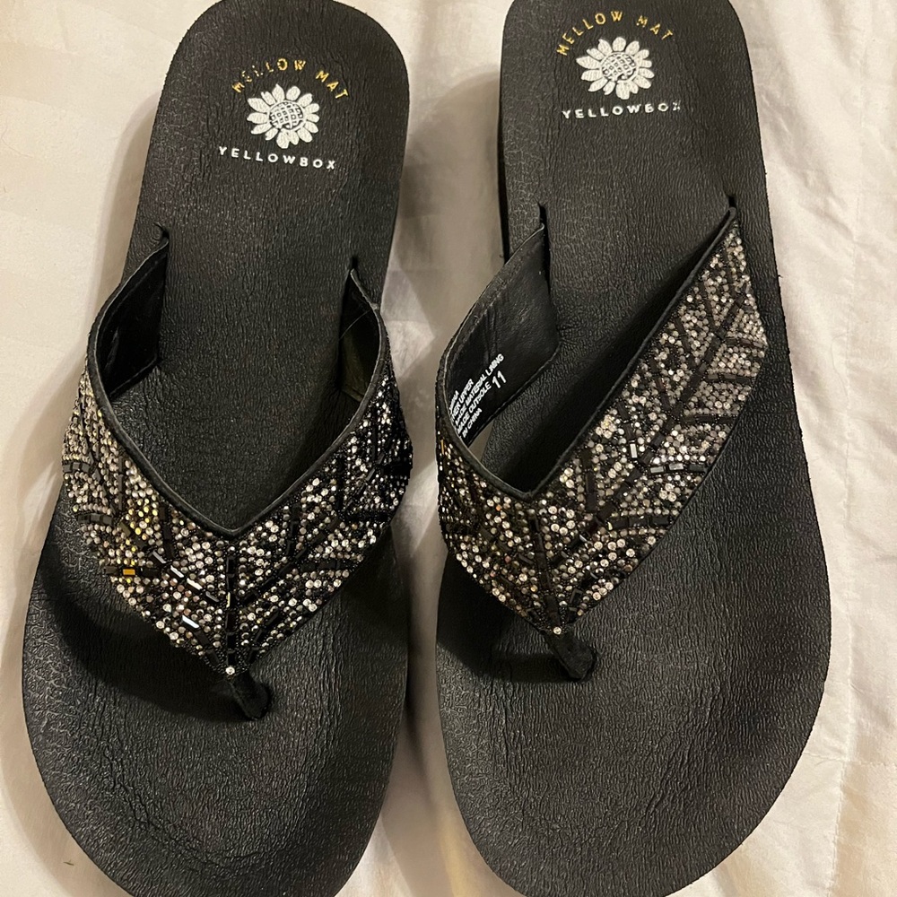 Yellow box Mellow Mat size 11, worn only once.